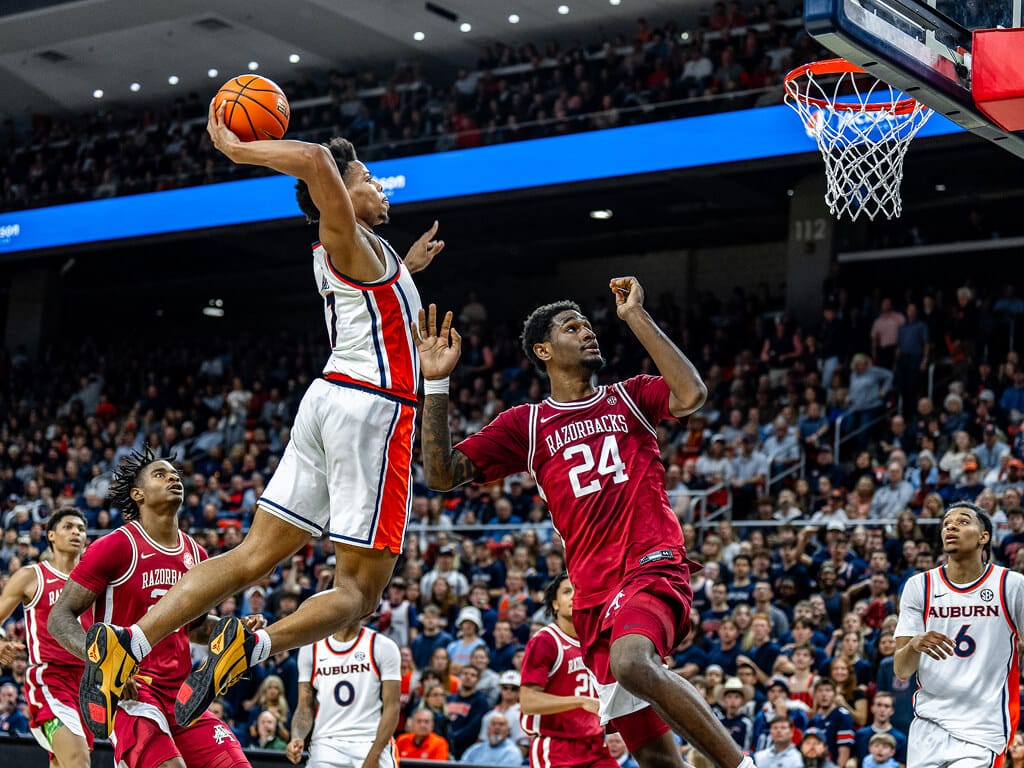 Arkansas Stumbles at Auburn, Taking First Conference Loss
